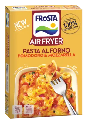 Škatuľa cestovín FRoSTA Air Fryer Pasta Al Forno Pomodoro & Mozzarella s obrázkom cestovín so syrom a vidličkou. Zdôrazňuje vyšší obsah syra, prírodné suroviny a prípravu v teplovzdušnej fritéze.
